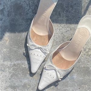 Rare Chanel vintage bow heels